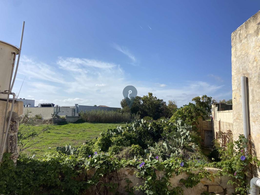 Townhouses in Luqa - REF 78049